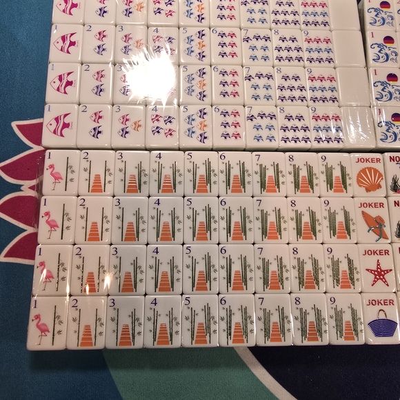 Island Vacation /  Hawaii / Caribbean / Mexico Mahjong Set with Kelly Green Back - Picture 3 of 10